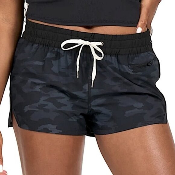 Vuori Women's Black Gray Camo Clementine Mid Rise Shorts Casual Athletic Comfy - Picture 1 of 4